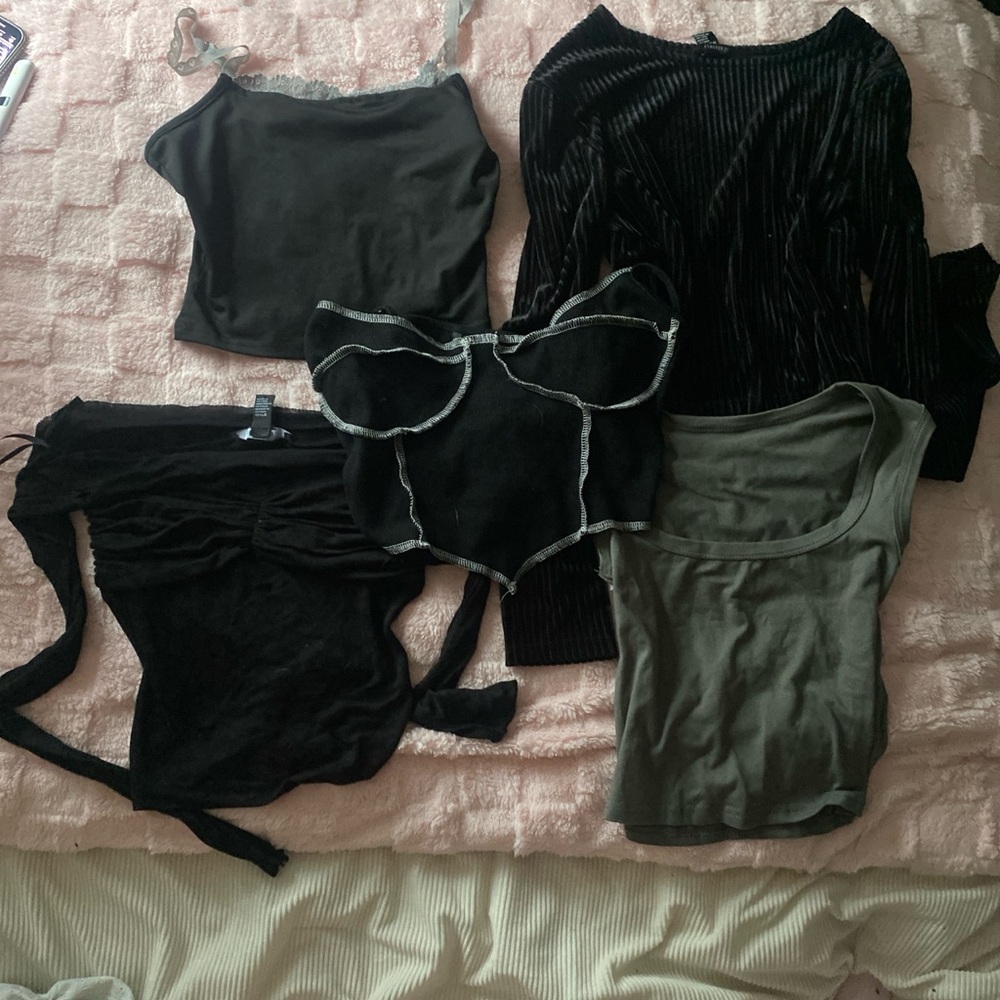 Cute y2k/grunge 5 top bundle!!💗